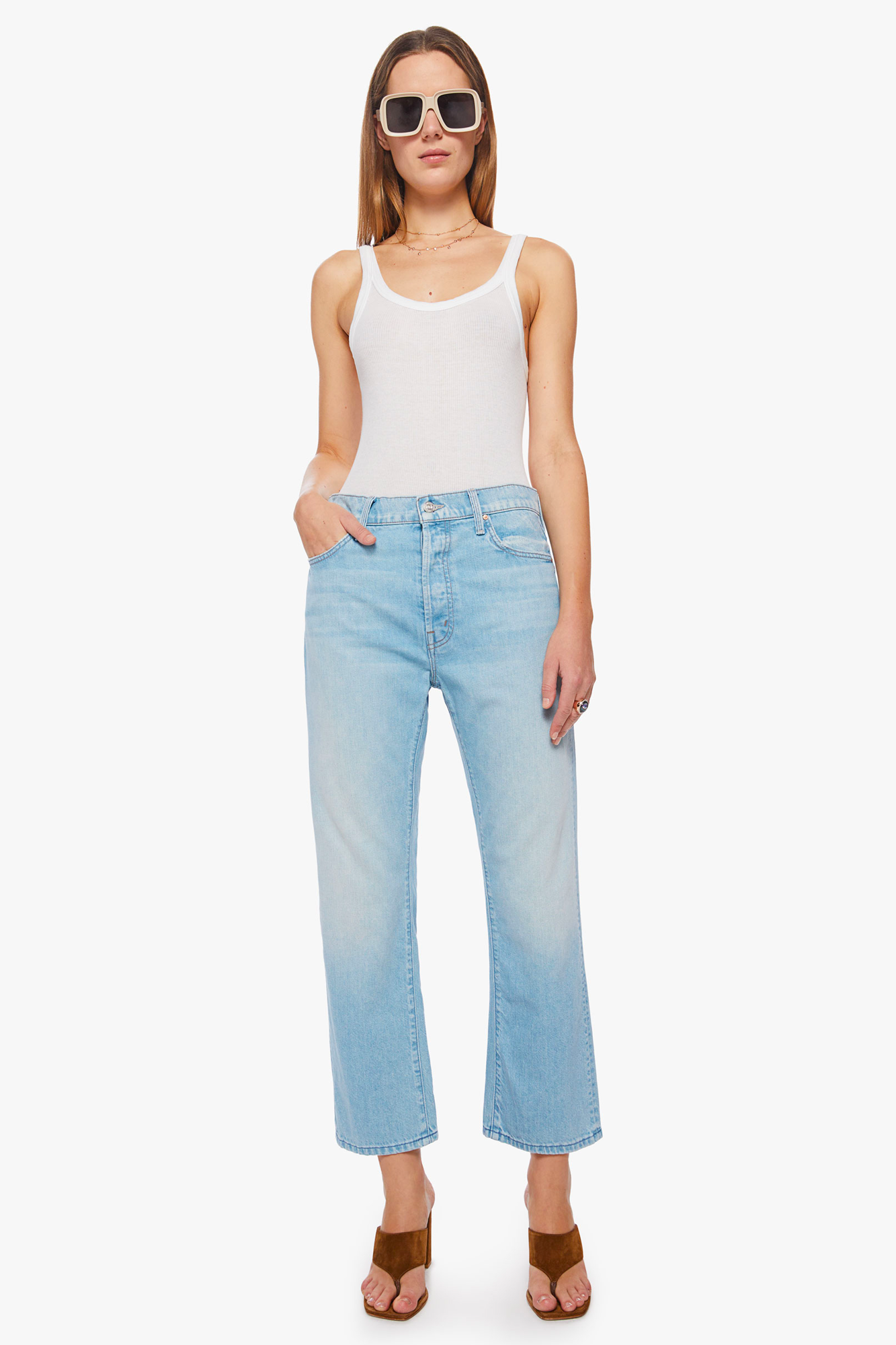 The Ditcher Crop from Mother is the perfect choice. With its lightweight yet durable construction, these denim pants will provide you with years of reliable wear.