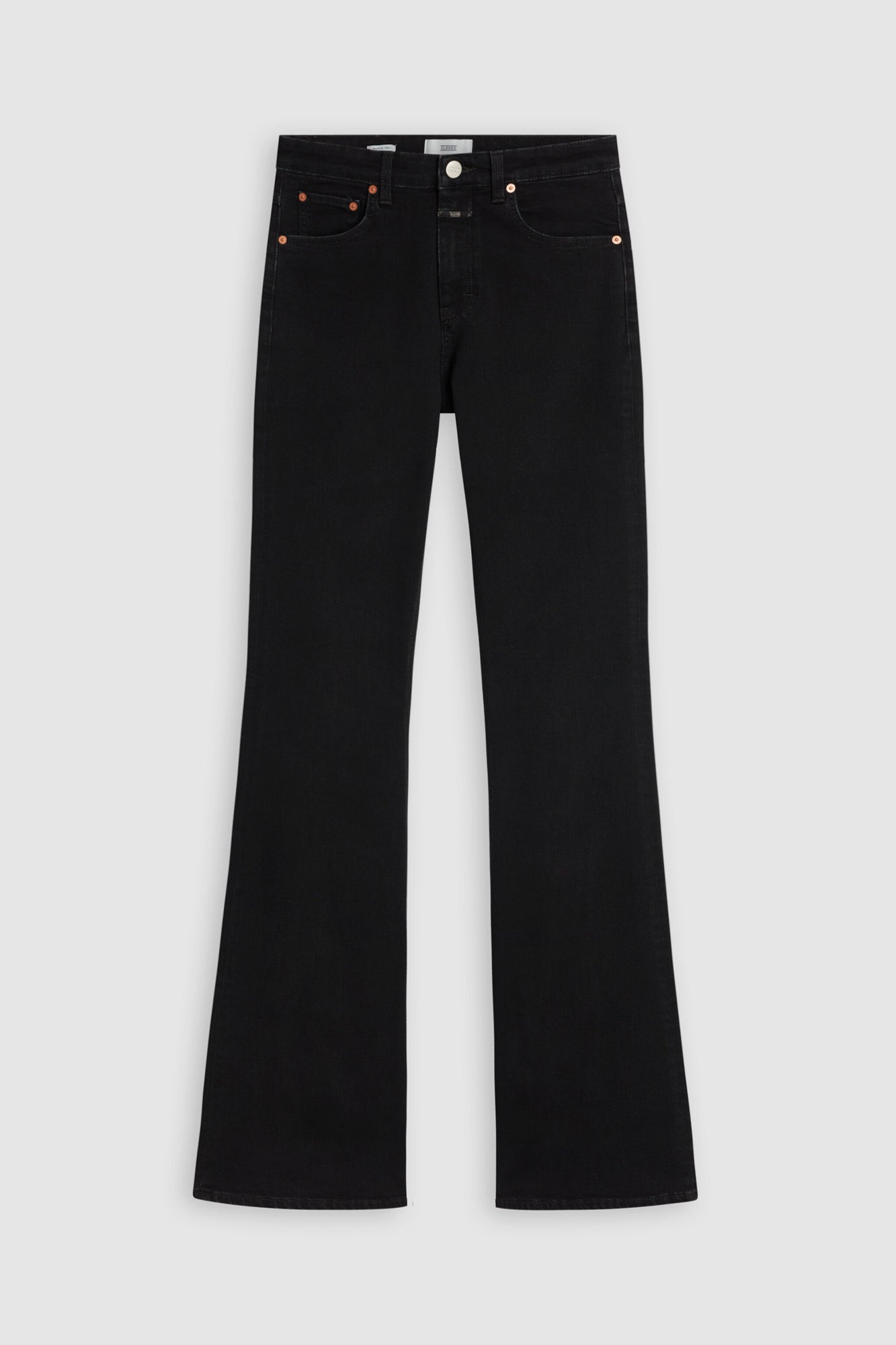 Rawlin Cropped jeans from Closed are part of their BETTER BLUE line, using denim from eco-friendly cotton farms that prioritize fair working conditions for employees. With a skinny fit, high waist and flattering flared leg, these jeans combine sustainability with style.
