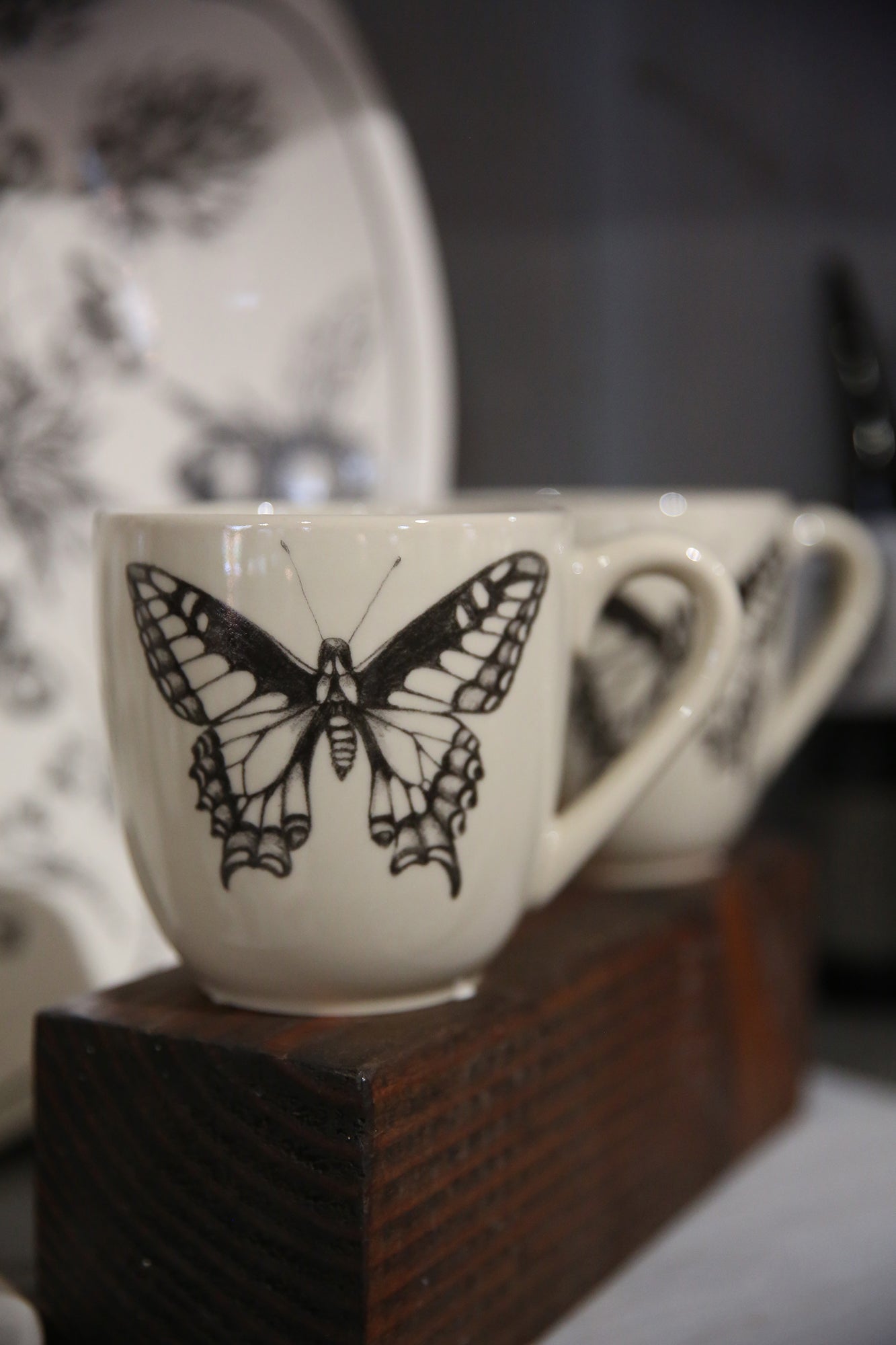 ZINDEL Mug Swallowtail Butterfly - White
