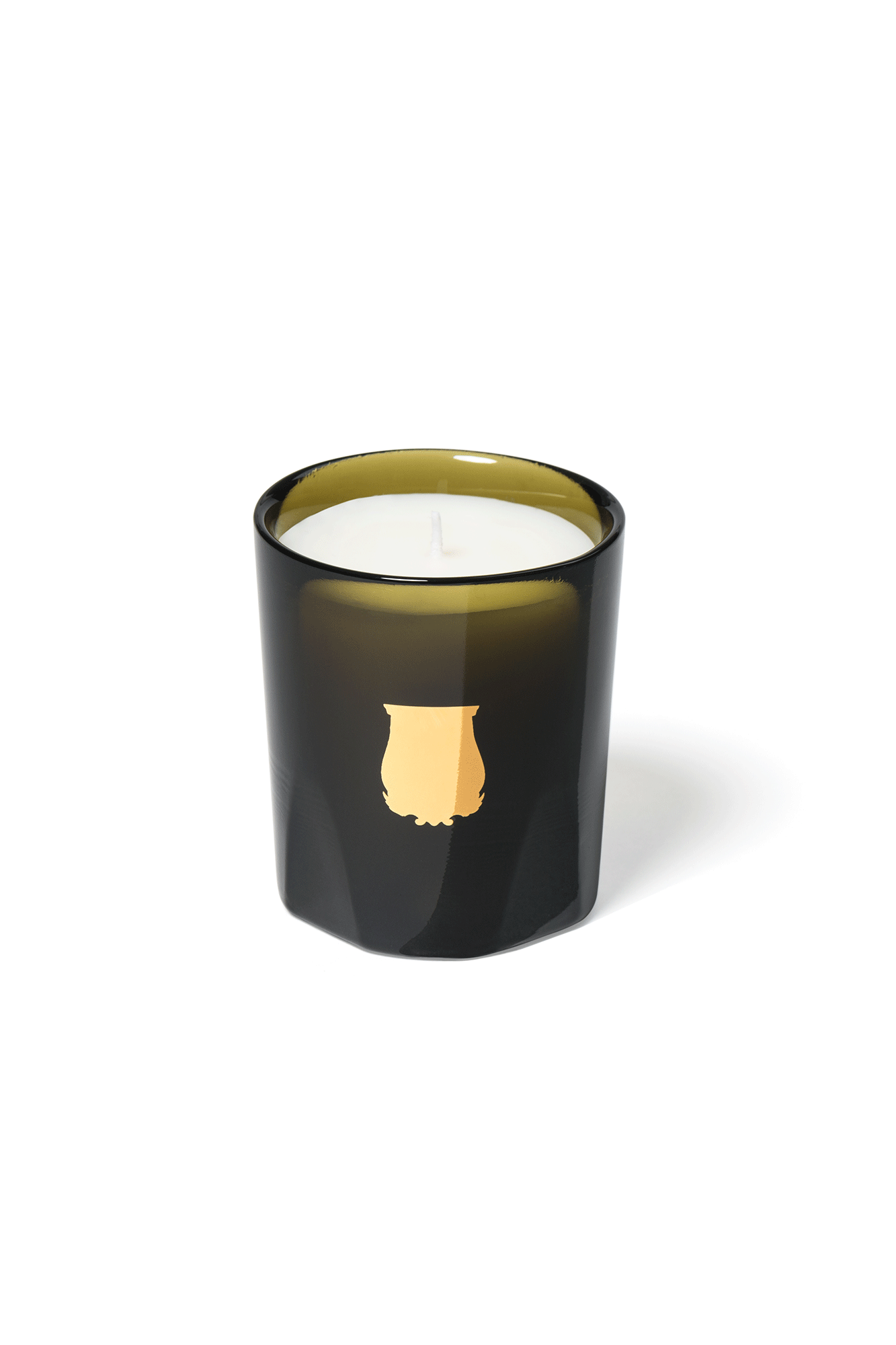 Quite the ideal companion. An easy size to travel with, La Petite Bougie blends in wherever it goes and can easily turn into the perfect gift. They are manufactured at the Trudon workshop in Normandy, France, using unrivaled know-how inherited from master candle makers.