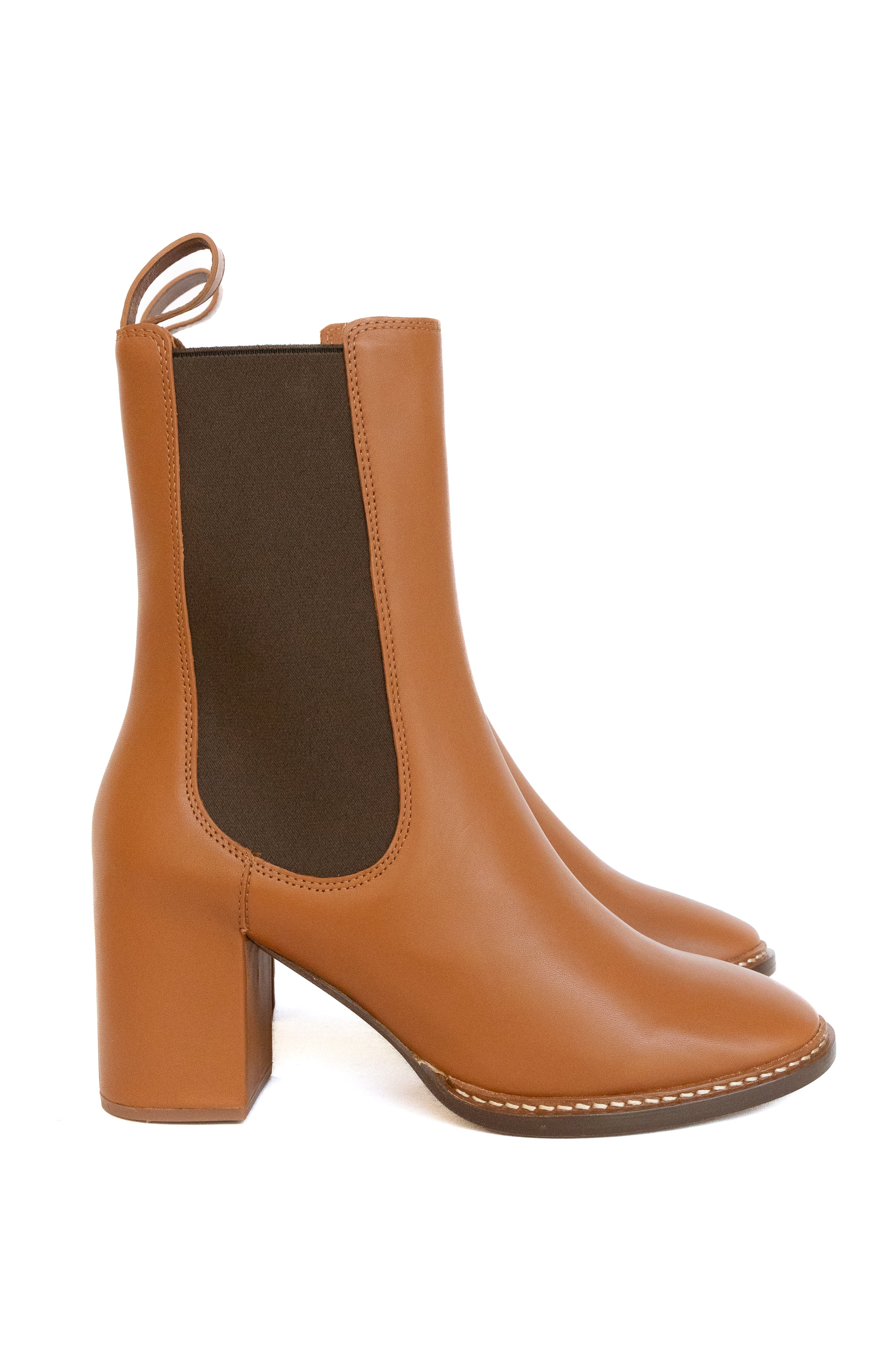 These Taryn Chelsea Boots from Ulla Johnson are crafted from quality calfskin leather with a 70mm covered heel. Benefiting from elasticated side panels and pull tabs, they are easy to wear and a classic addition to any wardrobe.