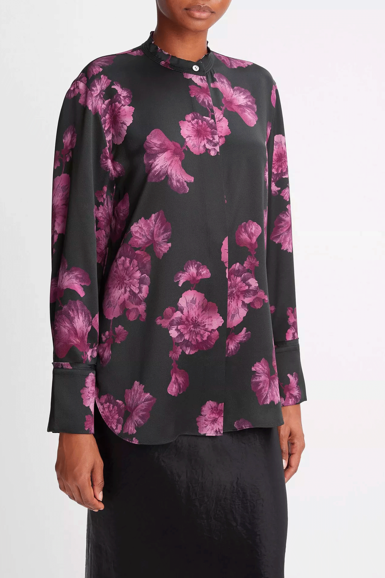 The Begonia Band Collar Blouse from Vince is crafted from luxurious silk satin and features a beautiful begonia print. A hidden placket gives a smooth, polished look, and double-layer raw-edge stitching adds an eye-catching element. Perfect for formal and dressy occasions.