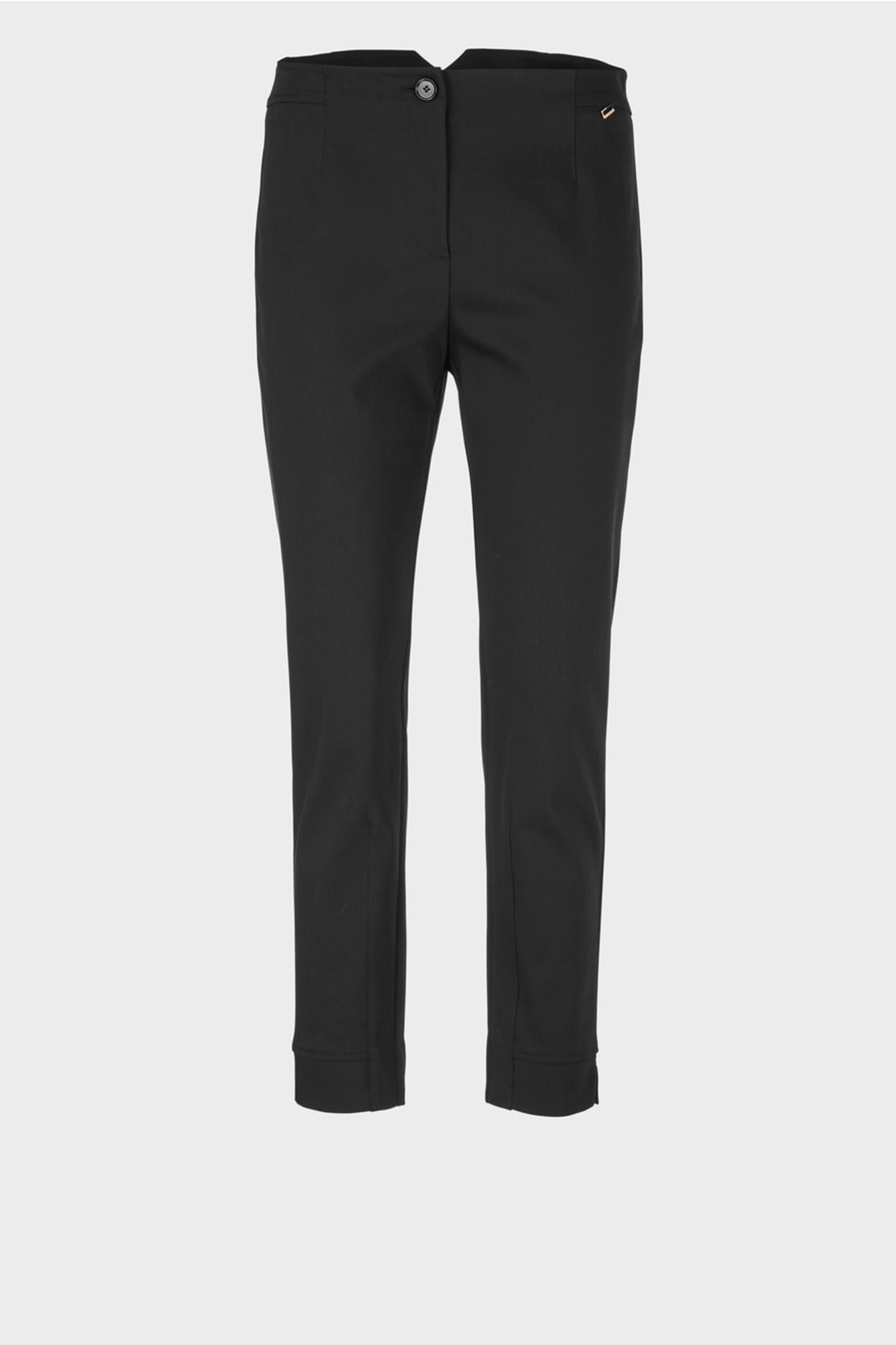 The Split Slim Pants from Marc Cain are tailored for a snug fit. Crafted from a blend of cotton and elastane, they have a zip and button closure. An airy slit waistband and decorative stitching add to the look, while a small slit at the hem gives an extra touch of style. Perfect for everyday wear.