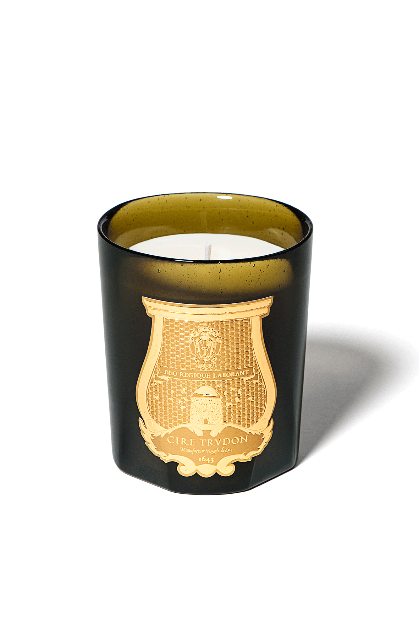 Gabriel introduces welcomed warmth to chilly Winter afternoons. With notes of leather, cashmere wood, and candied chestnuts, the fragrance weaves happy, cozy memories.