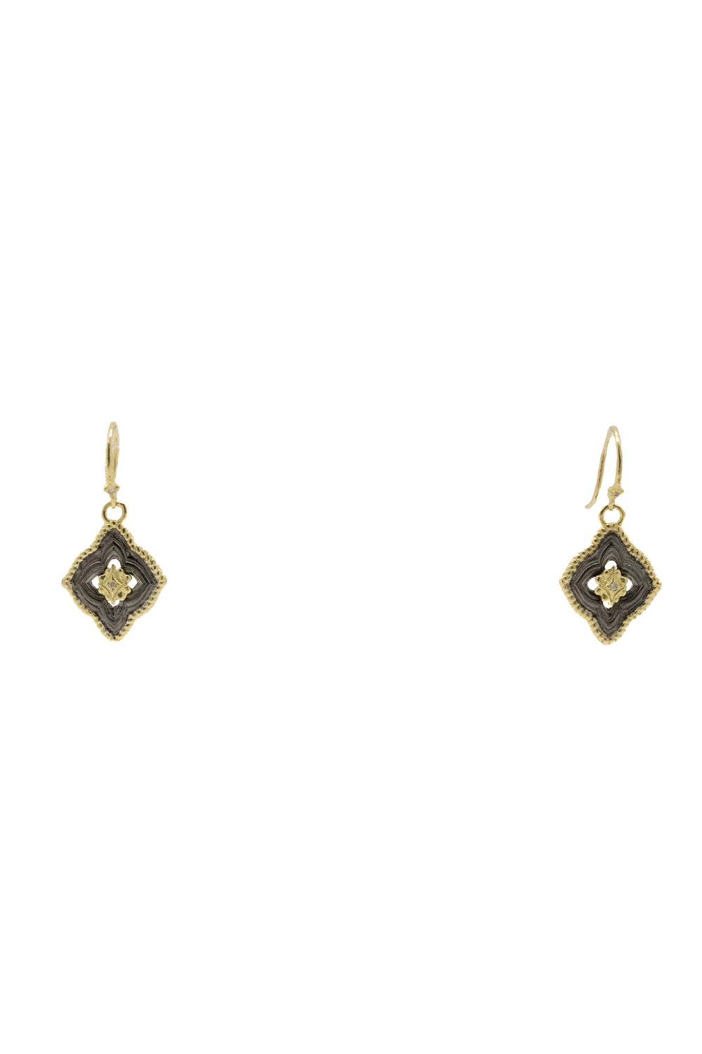 These 18k Yellow Gold Scroll Earrings from Armenta bring sophistication with their yellow gold and blackened sterling silver combination. The 15mm scroll drop, rope border, and crivelli detail stations create a luxurious look that's sure to make a striking impression. White diamond crivelli hooks add even more refinement.