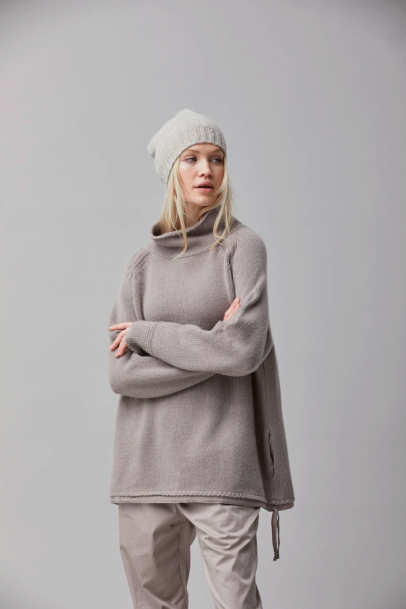 The Cashmere Crewneck from Kristensen Du Nord is a luxuriously soft sweater crafted from 100% Cashmere. Feel the sheer comfort and enjoy the stylish look of this versatile piece. Enjoy the finest quality and unbeatable softness.