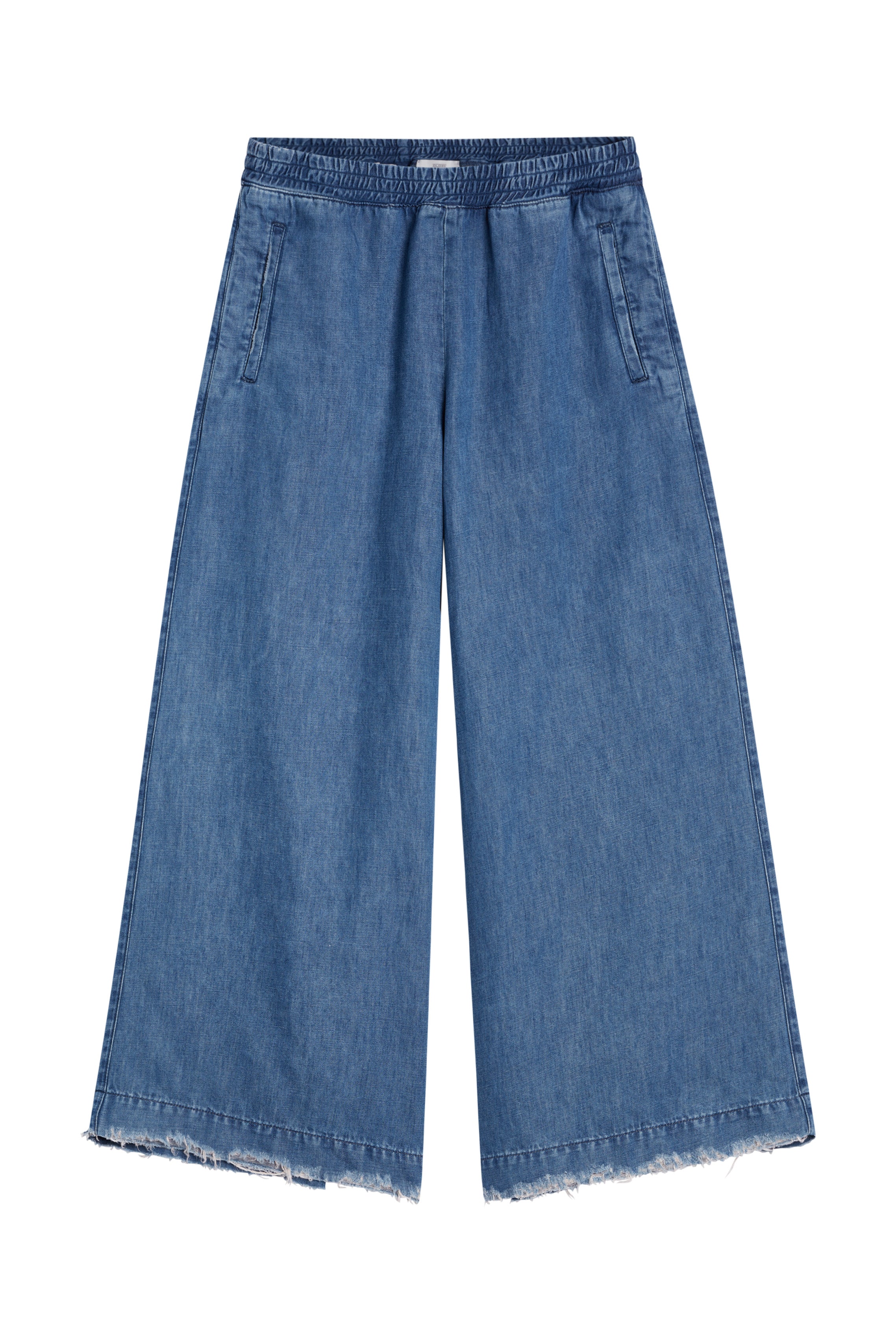 Experience the blend of comfort and style with Wren from Closed. This lightweight Italian denim and linen blend has a wide fit, elastic waistband and convenient side pockets. 