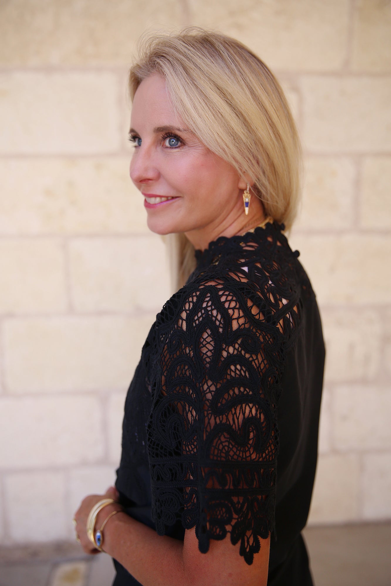 Delia Black Lace Short-Sleeve Top Noir