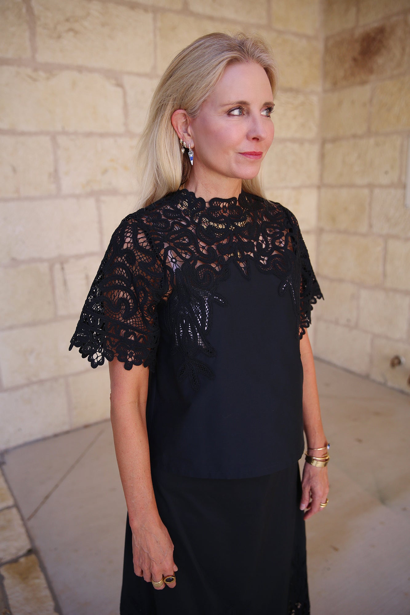 Delia Black Lace Short-Sleeve Top Noir