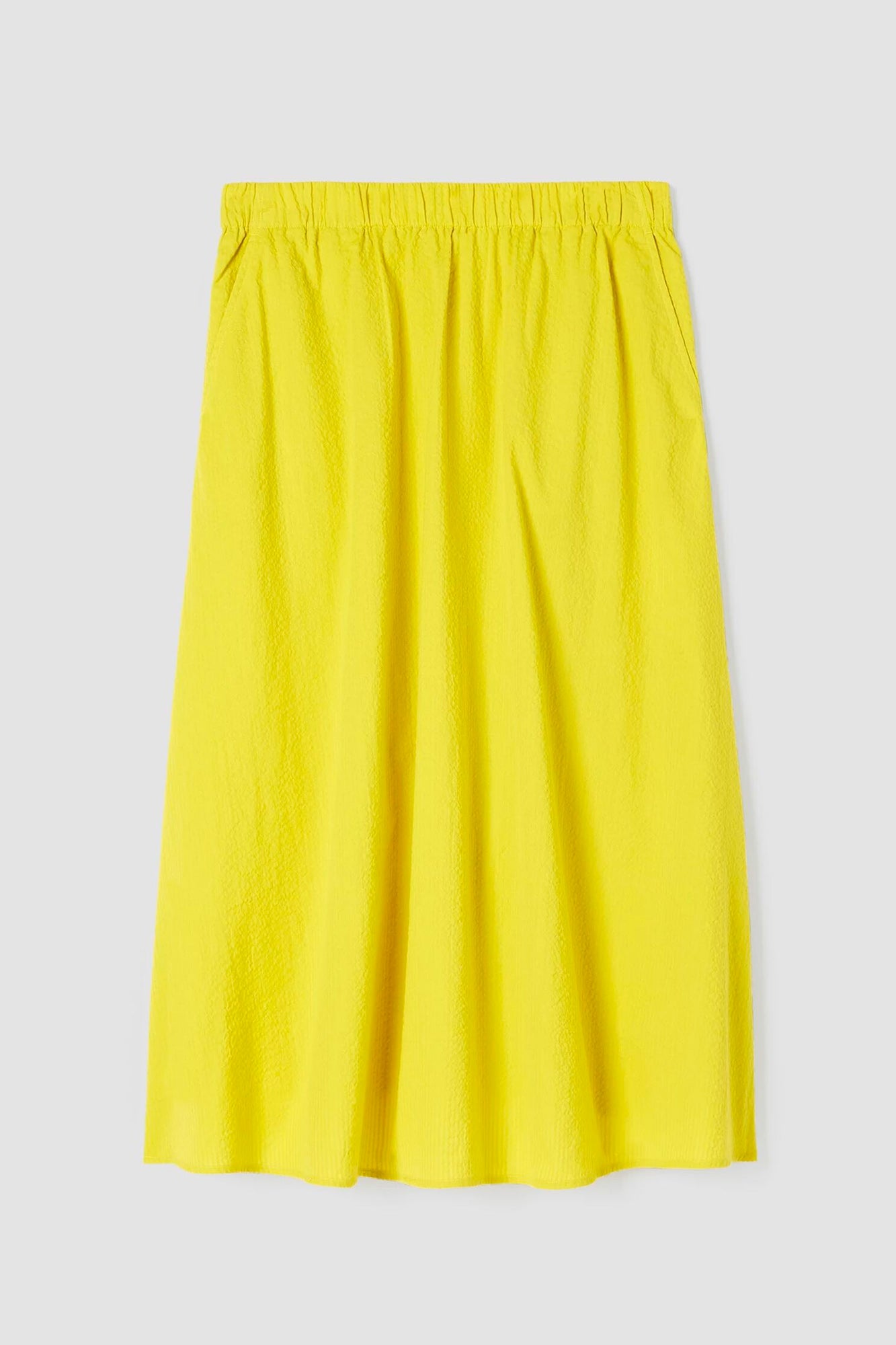 This Full Length Gathered Skirt from Eileen Fisher is designed for modern comfort and classic style.