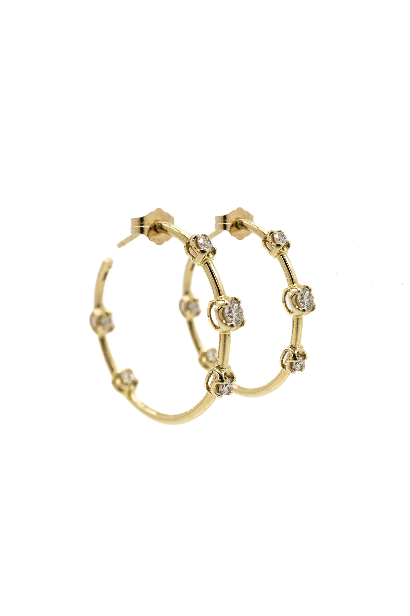 Crafted from 14k yellow gold, the Sophia Hoops from Jacquie Aiche feature a graduating diamond design, set with a total of 5 diamonds. These 1" hoops are the perfect addition to any collection. Sold as a pair, these timeless hoops are the perfect way to complete any look.