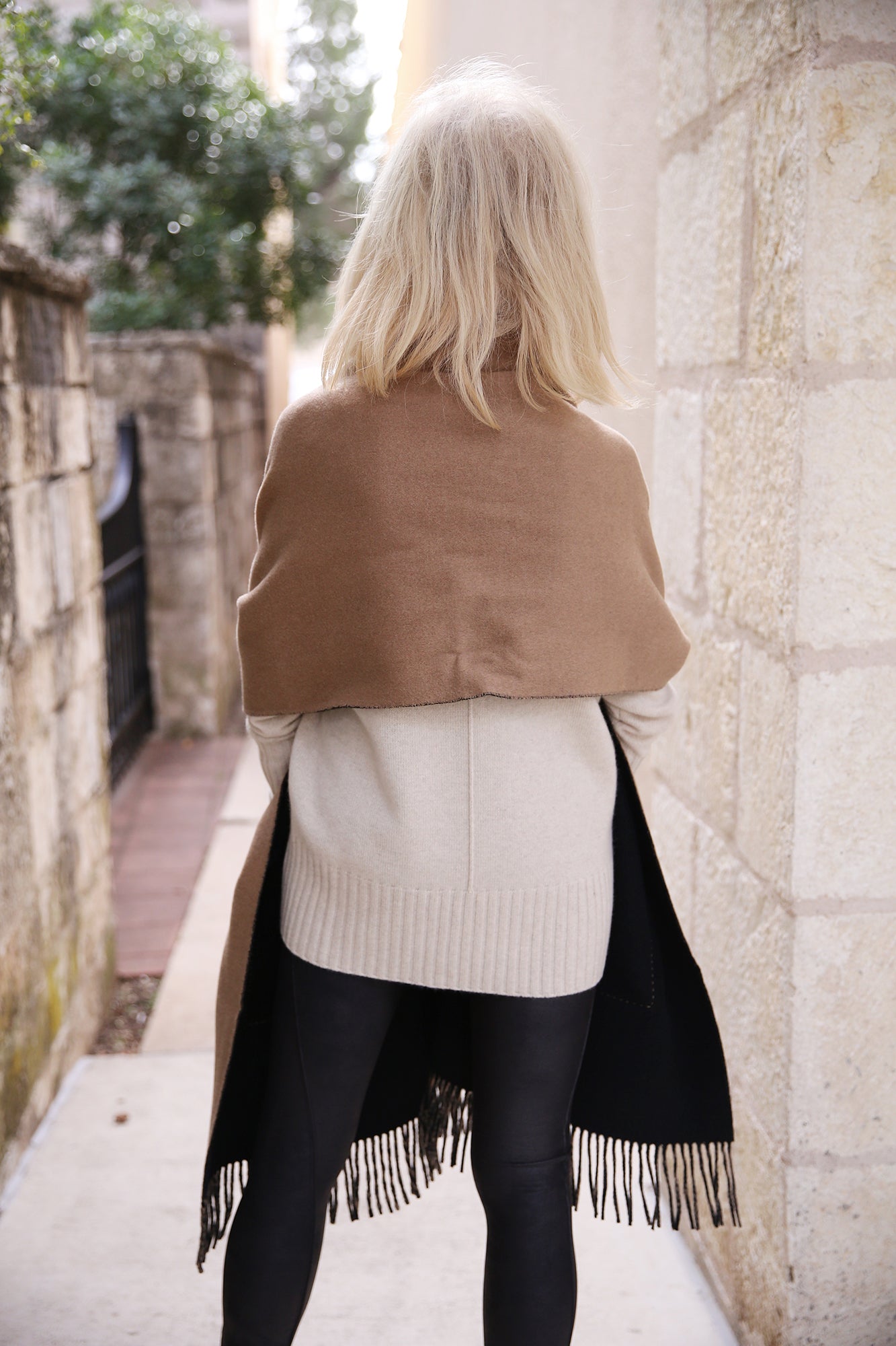 Wool-Cashmere Pocket Shawl Black/Camel