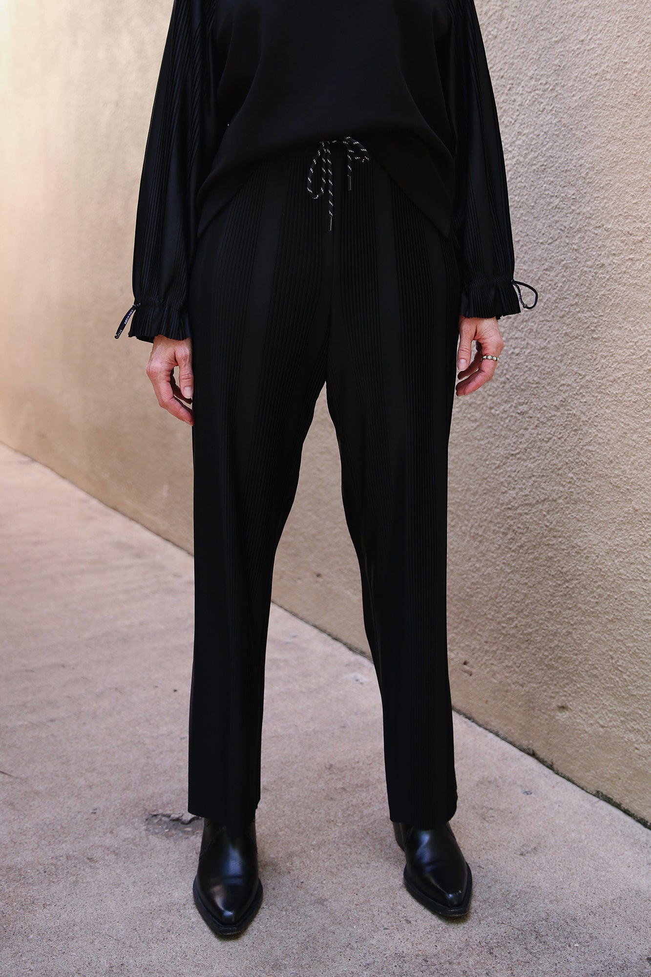 Fit For Leo Welby Pleated Trousers Black
