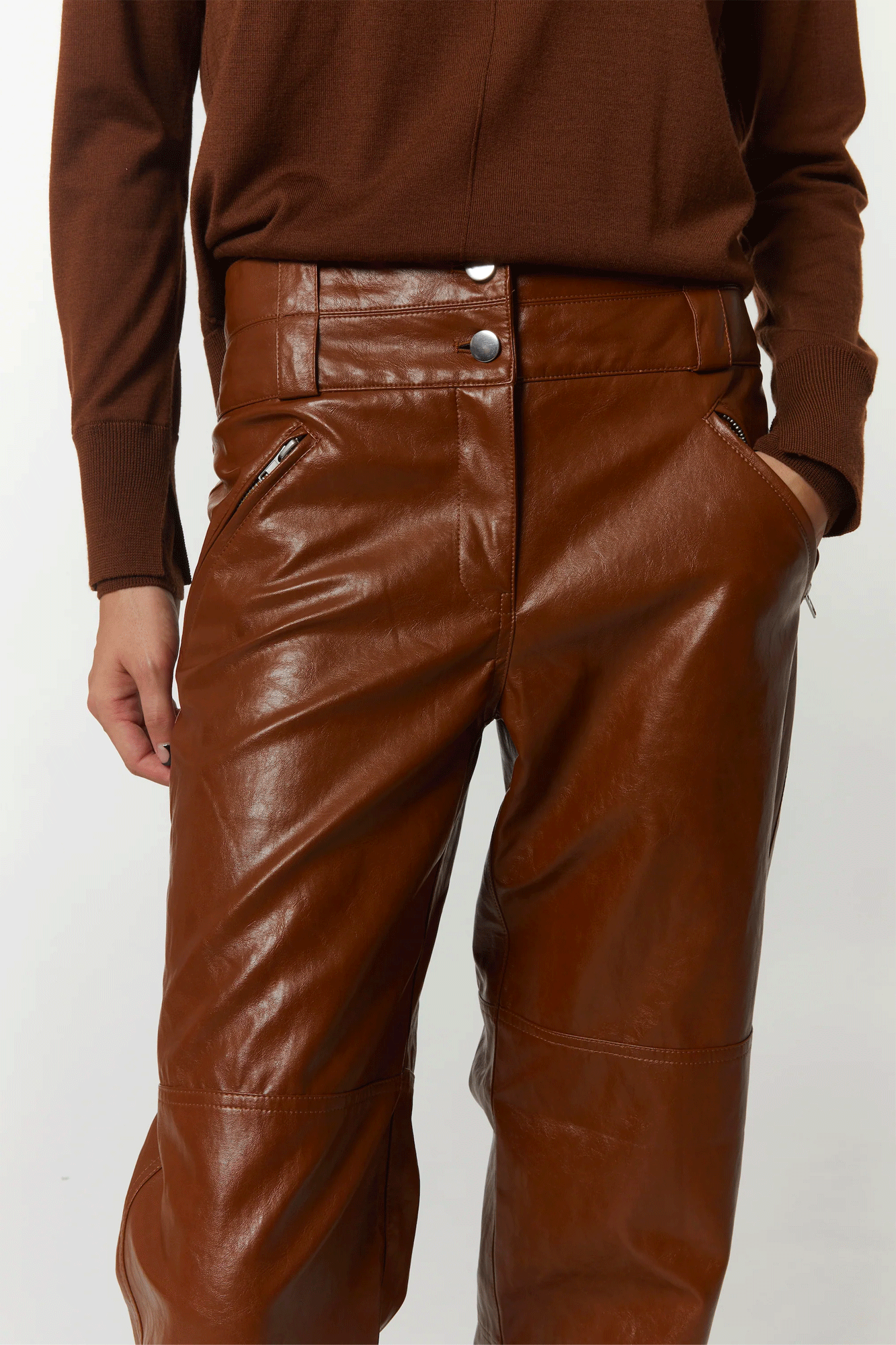 Our Lauren Leather Pant from Saint Art is the perfect addition to your closet! Crafted from high-quality vegan leather, these low rise straight leg trousers will give you an edgy yet sophisticated look. Durable front zip pockets and snap jean buttons add the perfect streetwear flair. Make a statement with these super sleek and elevated trousers!