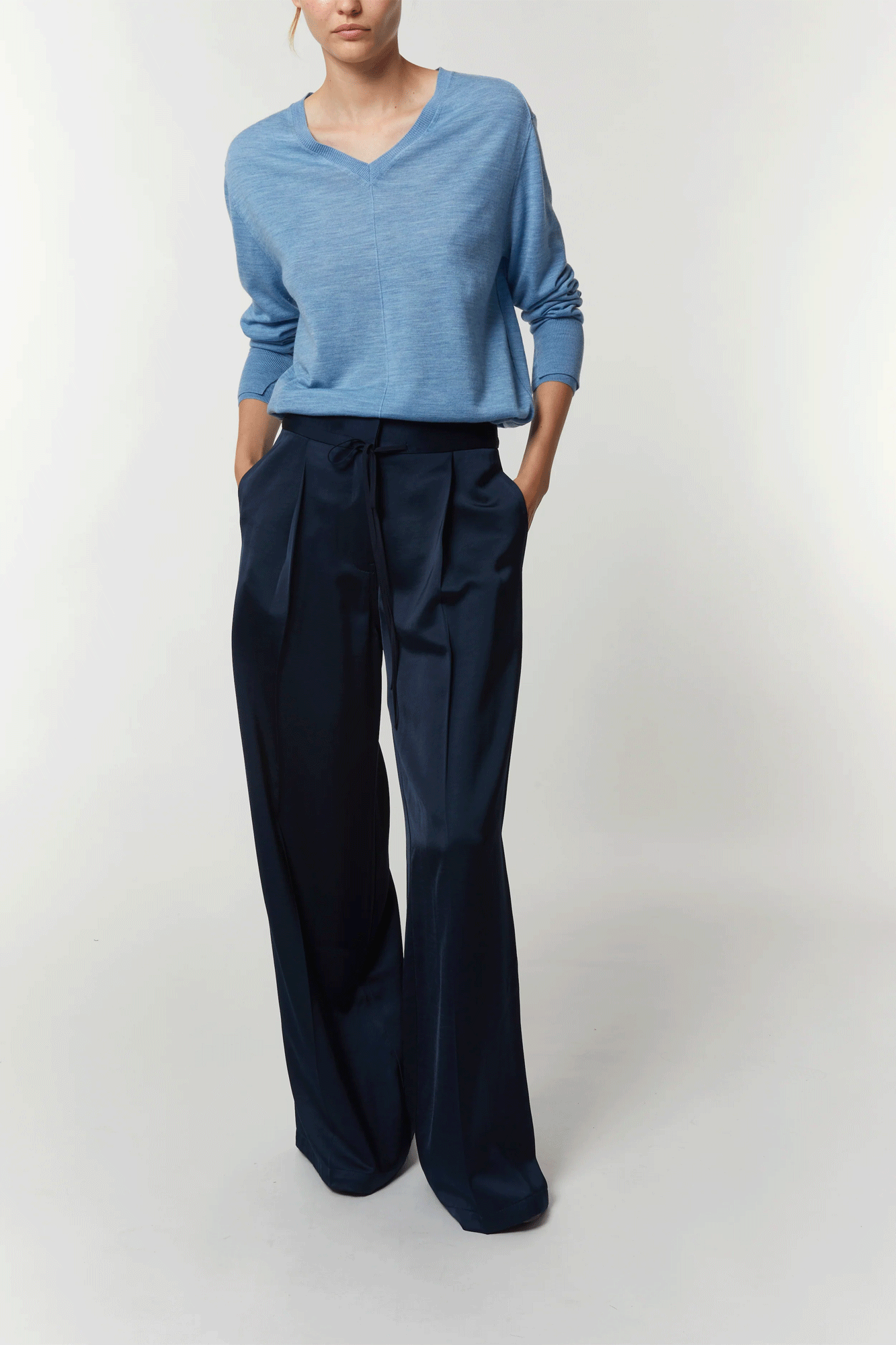 Our Neve Mid-Waisted Wideleg Trouser is the perfect combination of sophistication and comfort.