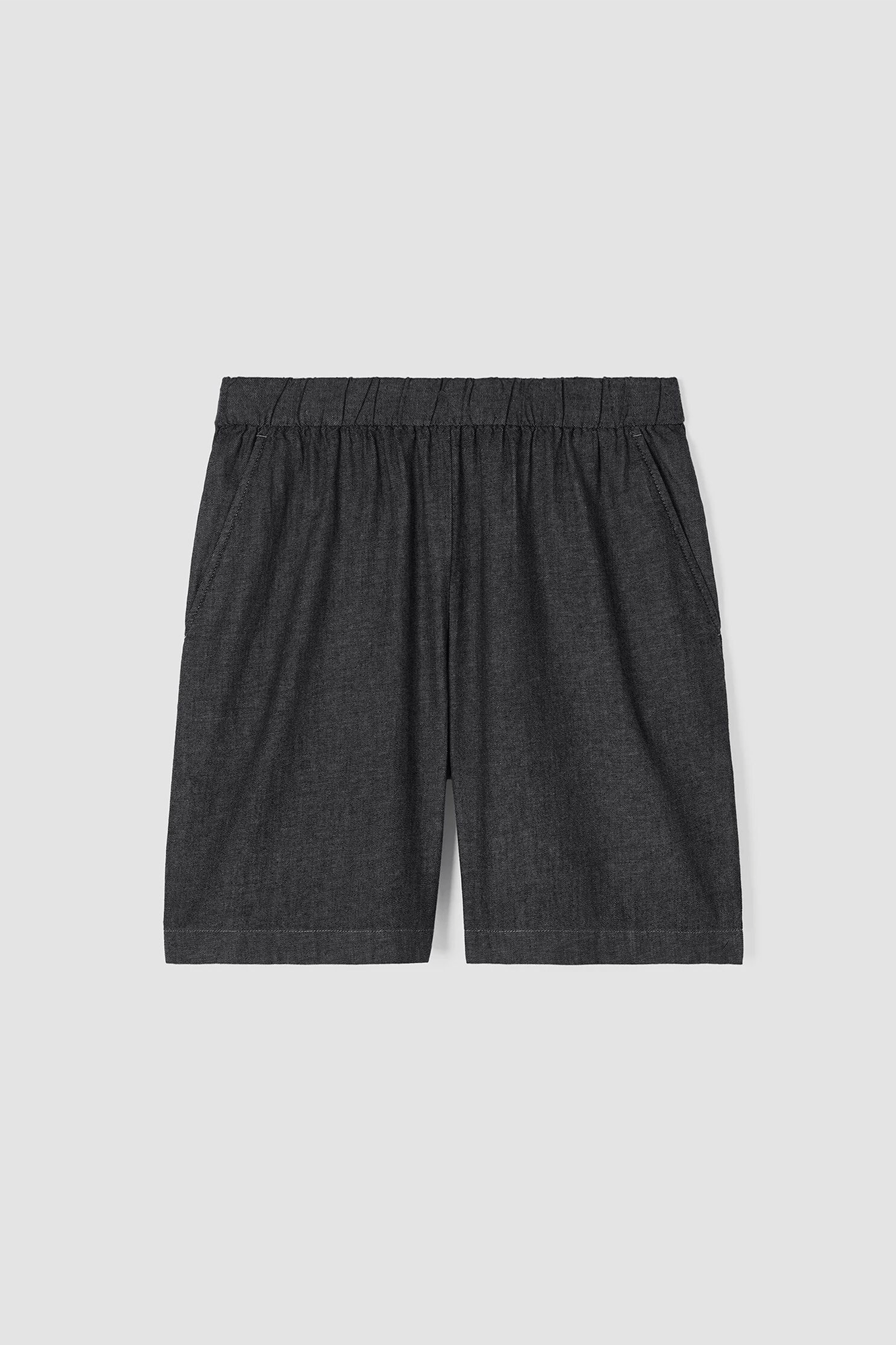 Elevate your warm-weather wardrobe with the Airy Organic Cotton Twill Shorts from Eileen Fisher. 