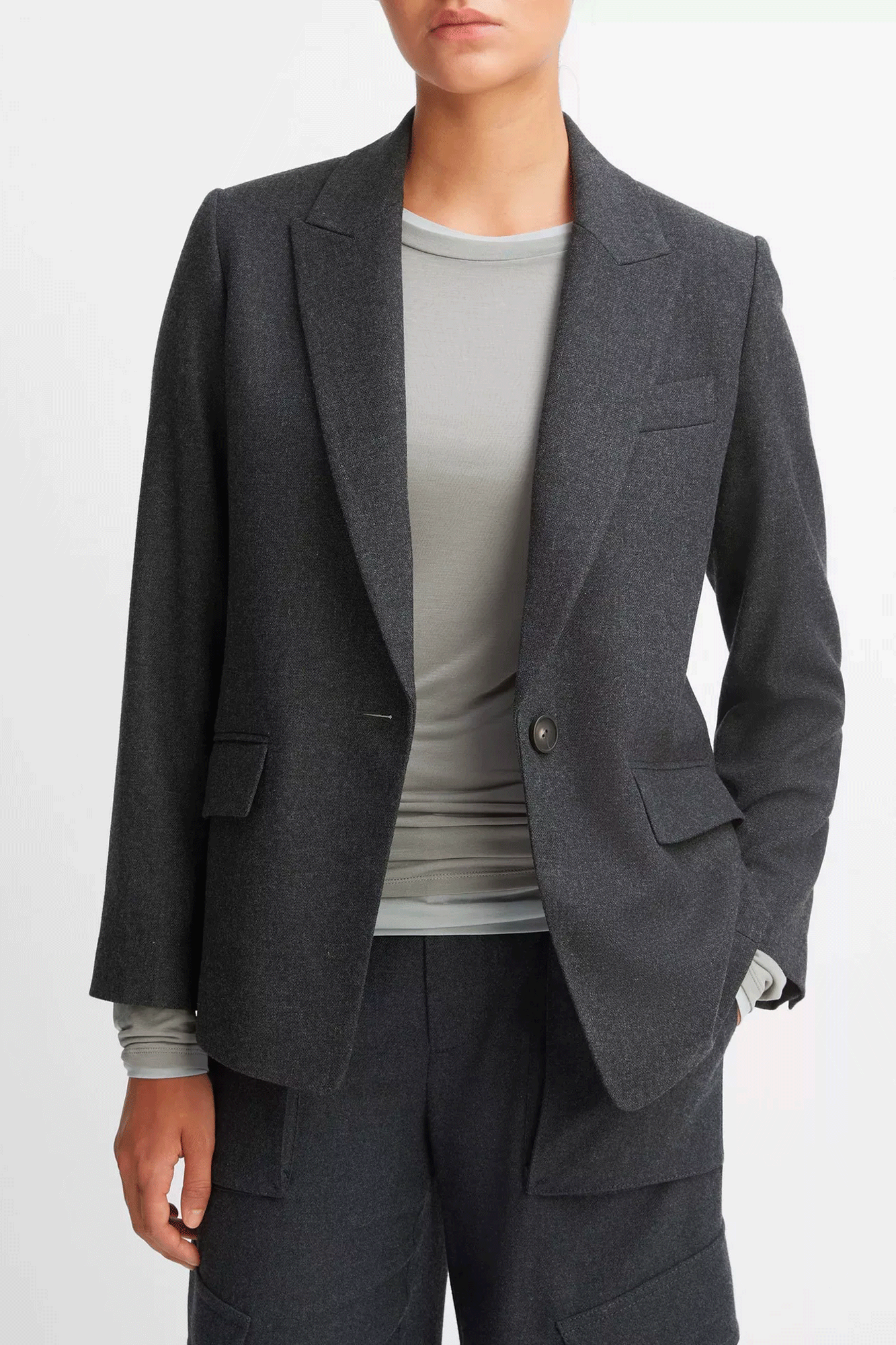 Upgrade your wardrobe with this ultra-stylish wool single-breasted blazer from Vince. Expertly crafted from luxurious brushed wool that provides a soft finish and maximum comfort. Featuring a cutaway detail for ease of movement, this timeless, elevated take on tailoring will have you looking sharp for any occasion.
