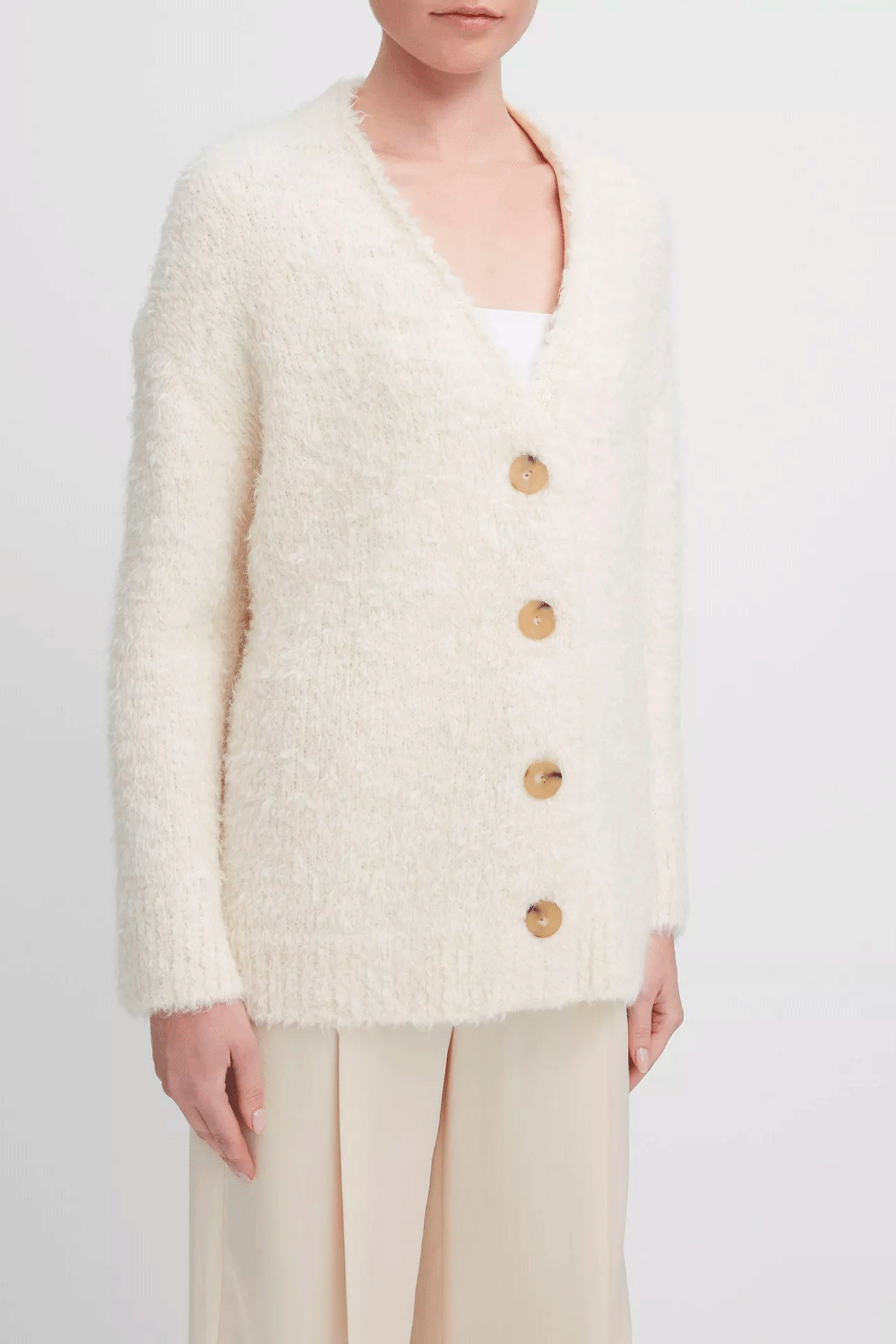 The Oversized Teddy Cardigan from Vince provides the perfect combination of warmth and luxury. Knit from a blend of alpaca and wool, this cardigan will envelop you in comfort while still providing a stylish look. Designed in Italy, this cardigan is sure to be a wardrobe favorite.