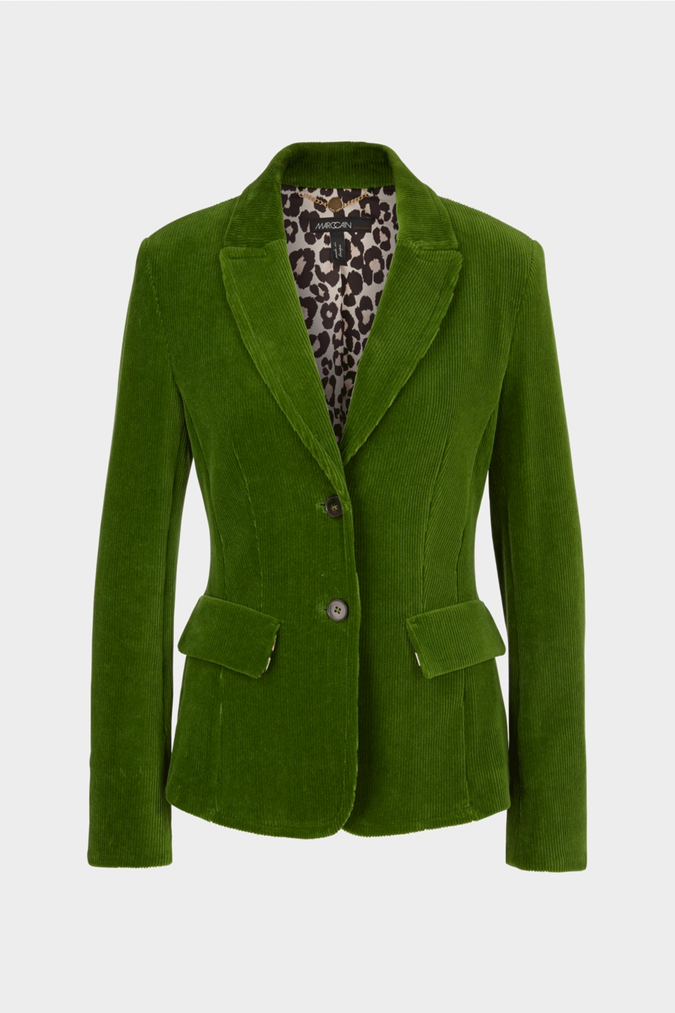 This Night Train Blazer from Marc Cain is designed to be comfortable and fashionable. Classic elements like the single-breasted button closure and decorative flap pockets combine with a corduroy material mix of 95% cotton and 5% elastane for extra stretch. The lapel is rounded and designed with a rising shape, and the sleeve hems come with a buttoned slit for a refined touch.