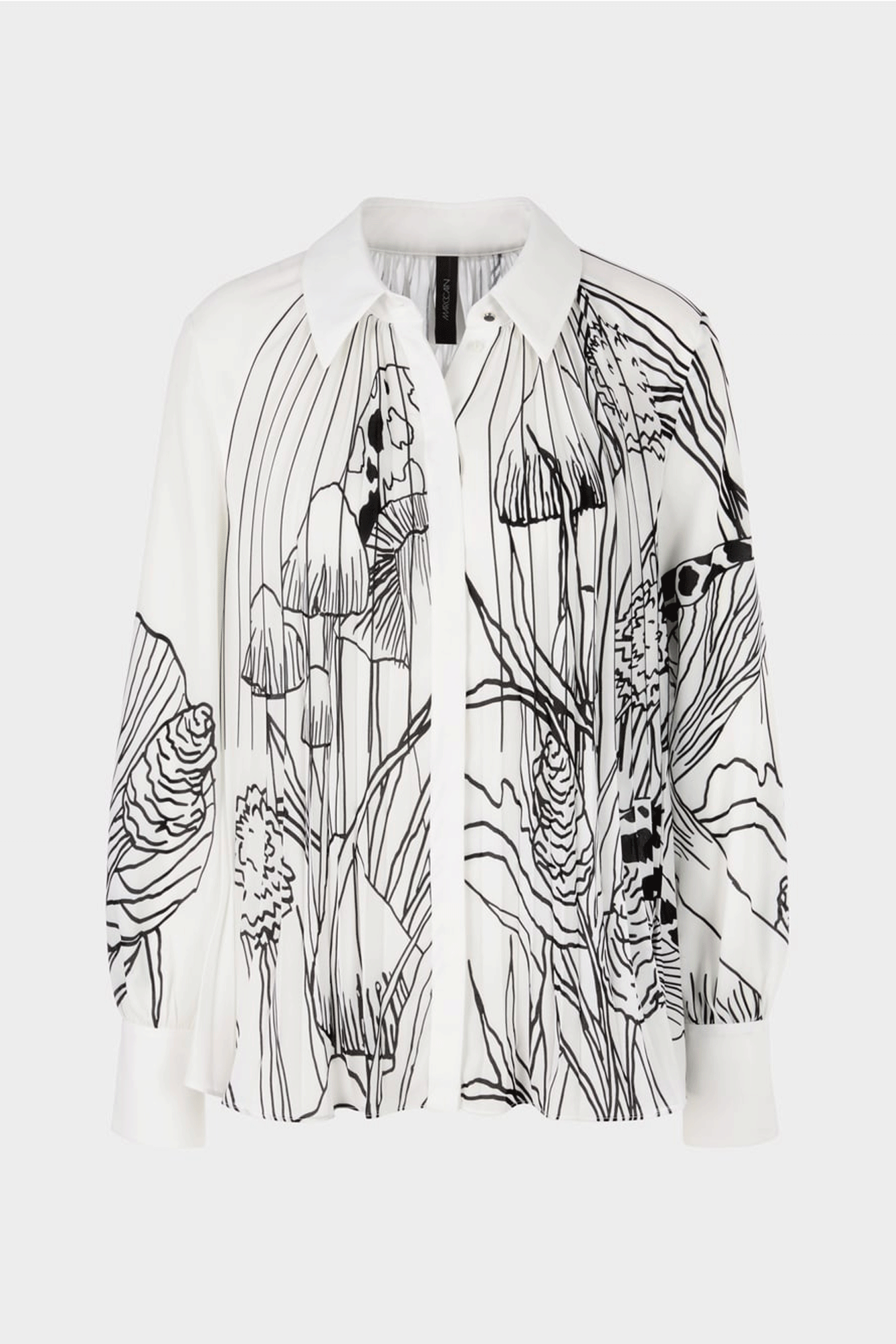 This Graphic Mushroom Blouse from Marc Cain is crafted with care from recycled polyester. Its pleats start at the collar and open to the hem, creating an asymmetrical motif. It carries the "Rethink Together" sustainability label. Perfect for a stylish and sustainable look.