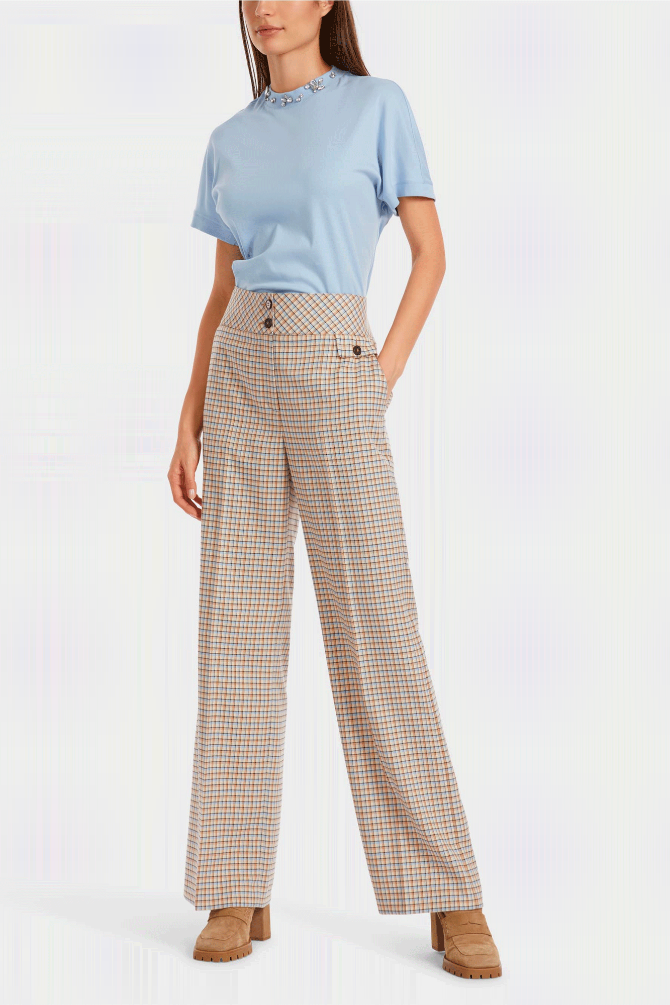 Plaid Pants from Marc Cain are a stylish addition to your wardrobe. Crafted from a wool and elastane blend, the high-waist pants feature a wide cut for a comfortable fit, alongside an elasticated waistband. 