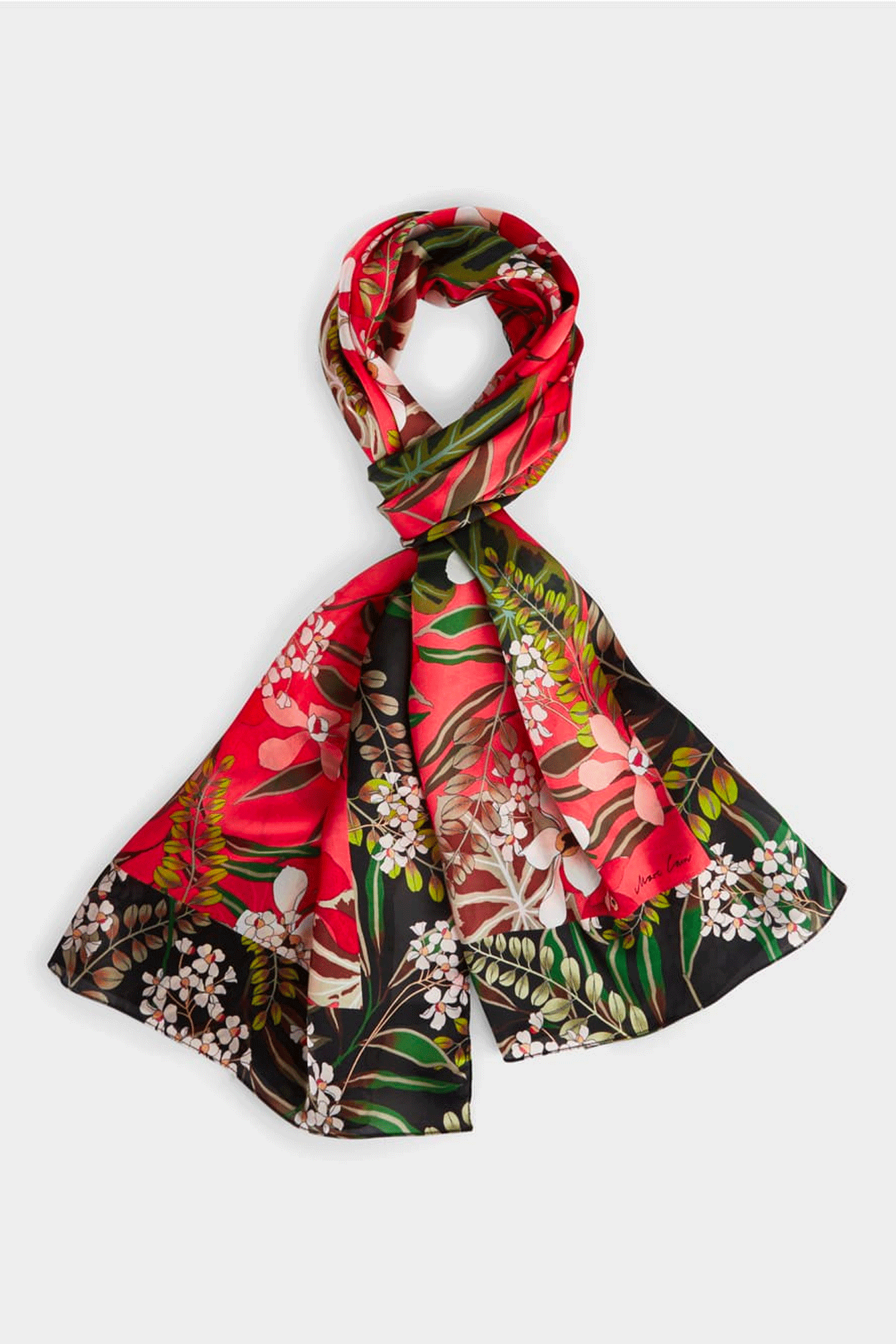 This alluring Night Train Scarf from Marc Cain is crafted from 100% silk, featuring an intricate all-over tropical floral pattern. The edges are finished with a deep contrasting colour and stitched for an extra special touch. Wrap yourself up in this luxurious, stylish piece for your next outing.