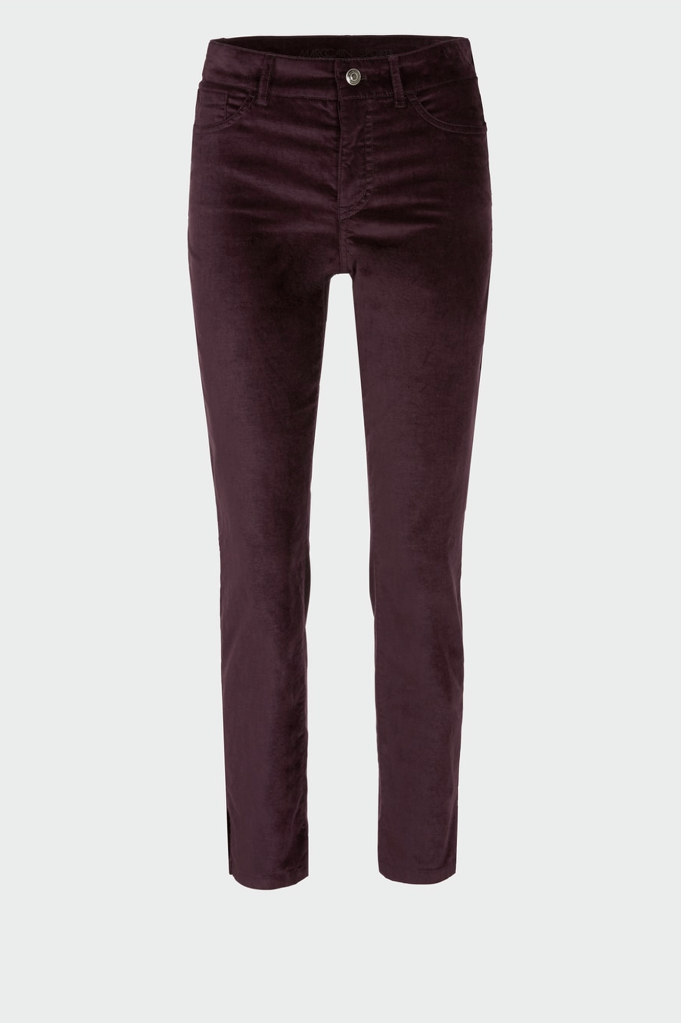The Mountain Air Slim Fit Pants from Marc Cain combine comfort and style in a sporty and flattering design. Made from soft, elastane-enriched fabric, the 5-pocket pants feature side slits at the hem and a regular-length waistband. The 7/8 length makes for a sleek and slim fit. Wear the pants with confidence with a zip and button fastening.