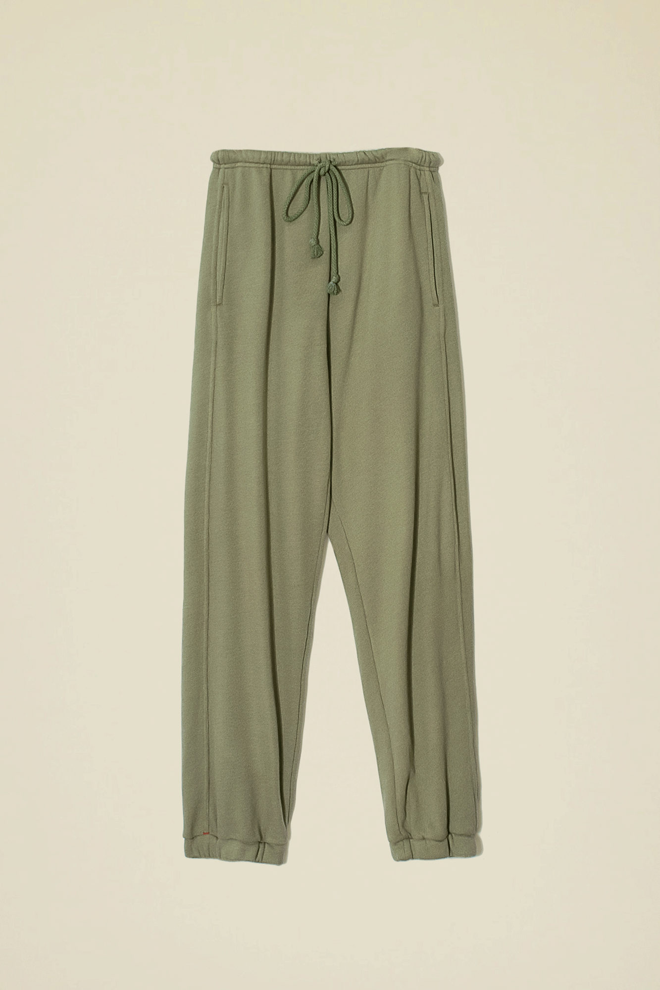 The Devi Sweatpant is an ultra-soft fleece pant from Xirena designed to offer maximum coziness and comfort. It features a drawstring waist and elasticized cuffs for an adjustable fit plus side seam pockets for convenience. No matter the occasion, Devi lets you make an effortless, cozy statement.