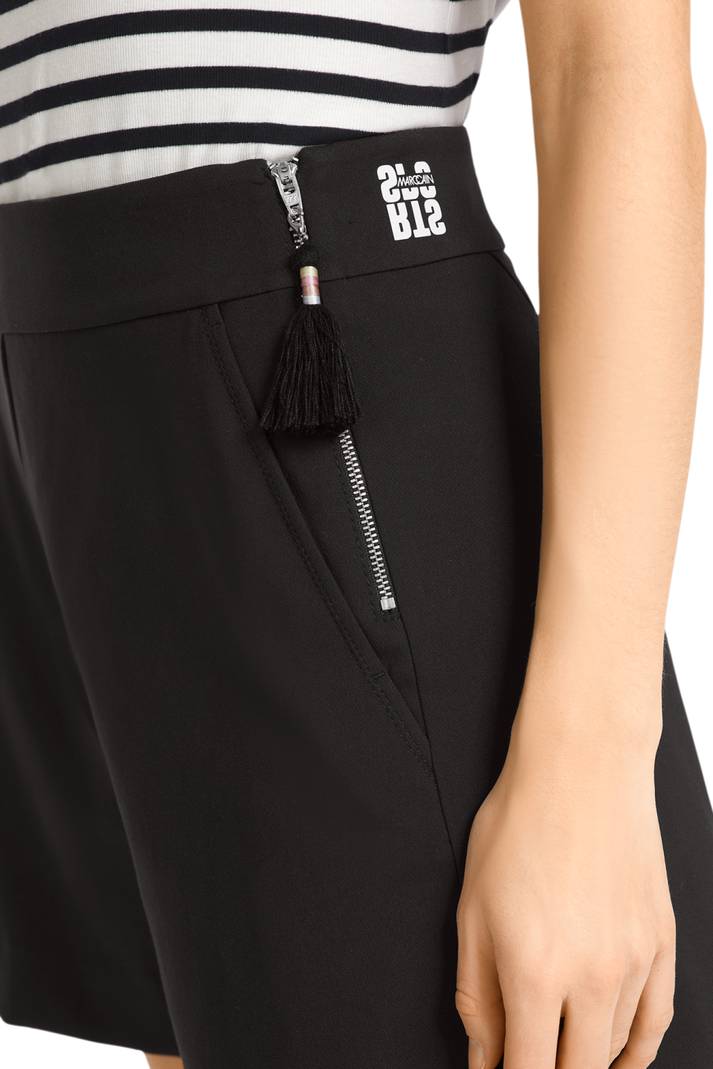 Figure-hugging shorts from the “Rethink Together” sustainability label. These shorts are tailored to the figure and feature classic elements such as side pockets and mock back pockets. 